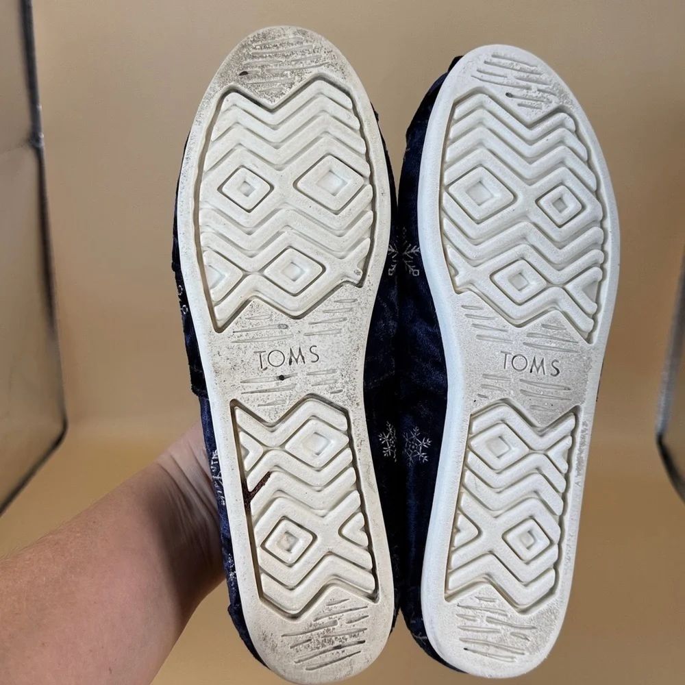 Toms Midnight Blue Snowflake Embroidered Slip-Ons Like New